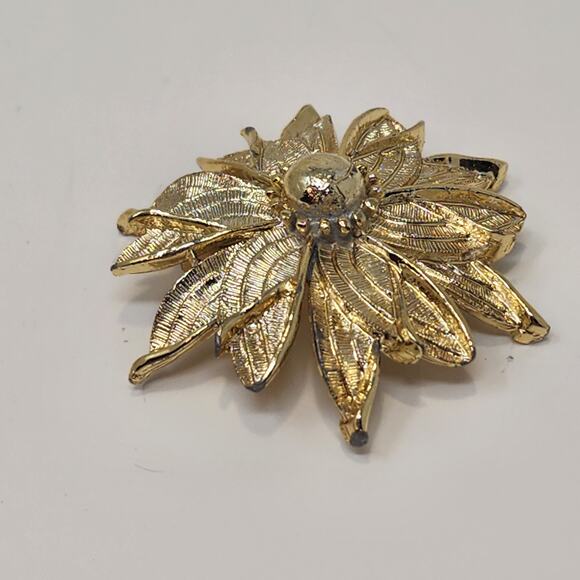 Gerrys Gold Tone Textured Flower Brooch Pin 3D Layered Costume Jewelry Signed - Picture 2 of 5